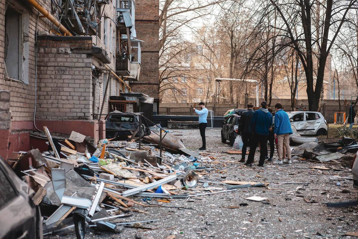 DNIPRO (Ukraine), 29/03/2025.- A handout photo made available by the Dnipropetrovsk Regional State Administration shows Ukrainian rescuers working at the site of a drone hit amid the ongoing Russian invasion late at night on 28 March, in Dnipro, Ukraine, 29 March 2025. At least four people died and another 19 were injured during the massive drone attack according to the Dnipropetrovsk Regional State Administration. (Rusia, Ucrania) EFE/EPA/Dnipropetrovsk Regional State Administration