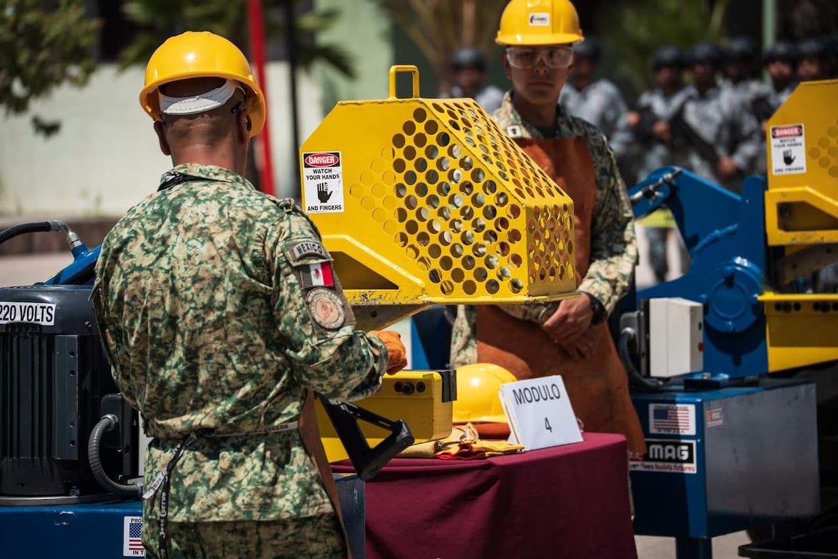 Autoridades destruyeron mil 149 armas de fuego, además de cargadores y cartuchos asegurados en distintos operativos realizados en Baja California. Foto: Border Zoom