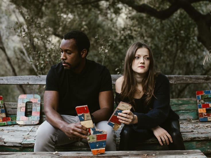 Señales de que tu pareja podría estar perdiendo el interés en ti, según la psicología