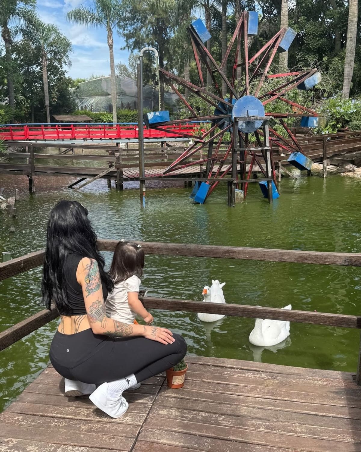 Cazzu junto a Inti / Instagram @holatv