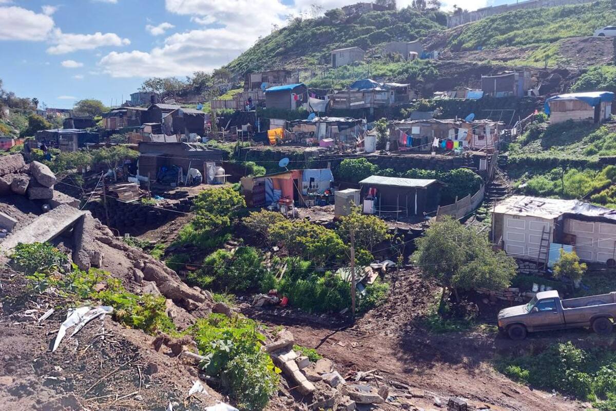 Habitan 250 familias en zona de riesgo