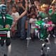 Robot con playera de México deja en ridículo a joven durante competencia de baile