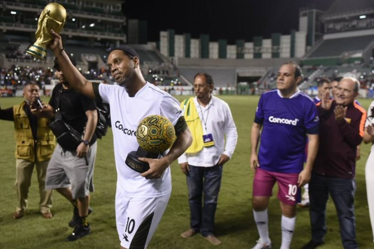 Cuauhtémoc Blanco vence a Ronaldinho en partido amistoso por DIF Morelos