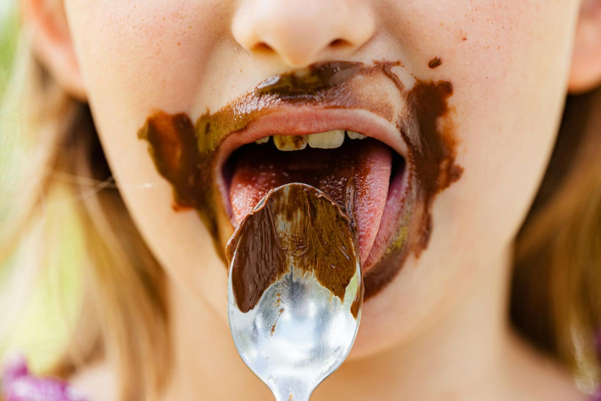 Qué dice tu lengua sobre tu salud y cuándo debes prestar atención, según expertos