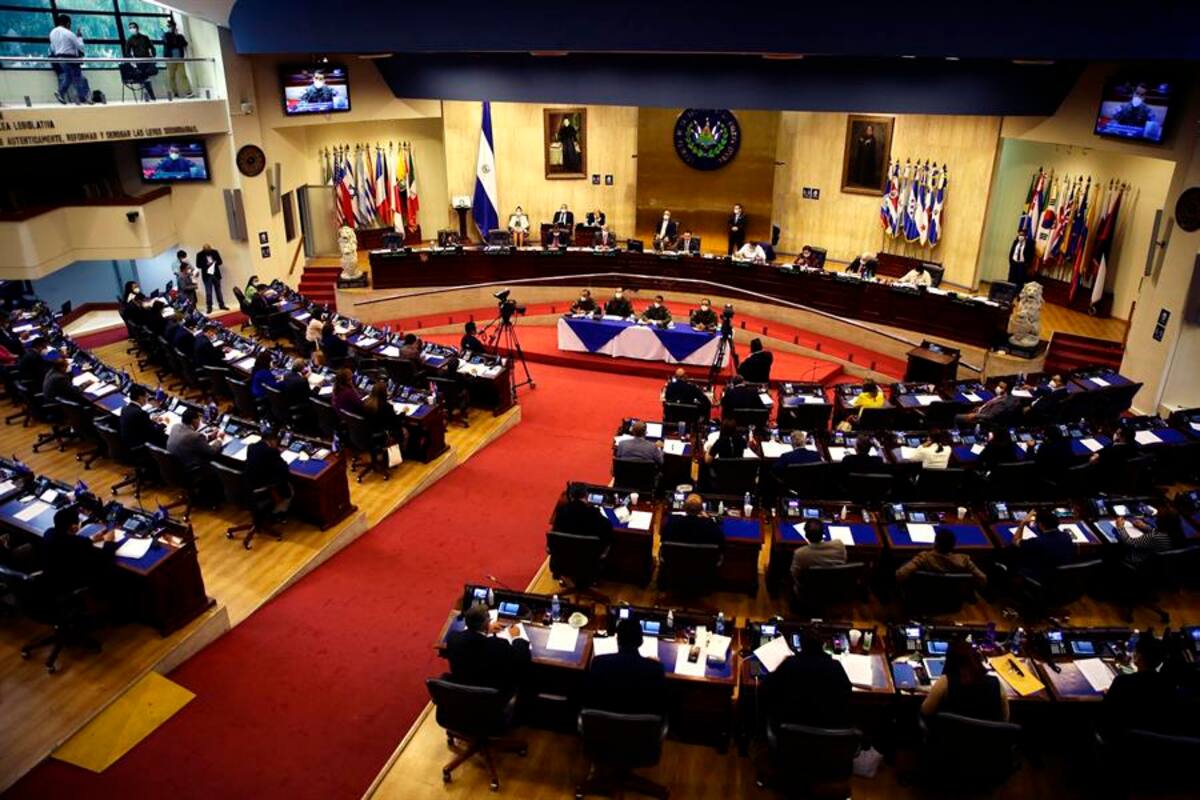 Le quitan fuero a diputado por homicidio culposo en El Salvador