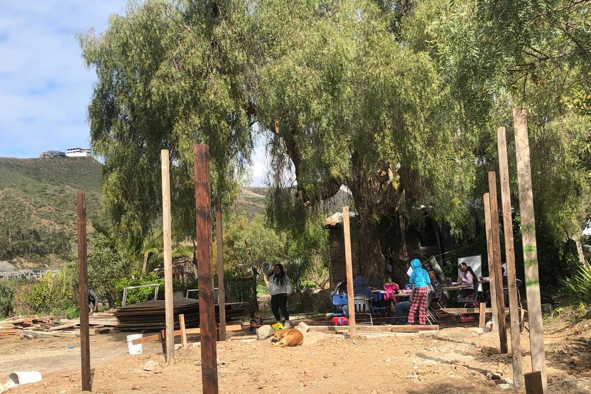 Llega ayuda para levantar aula provisional en comunidad de El Morro