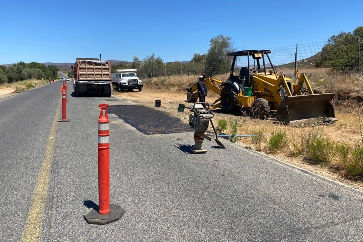 Se sumaron Emprendedores del Valle de Guadalupe para ejecutar obras de bacheo y mantenimiento vial en la ruta turística