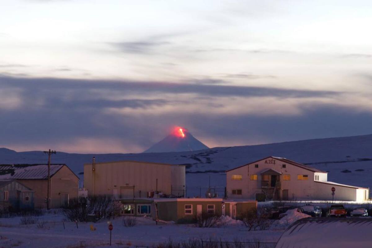 Alerta roja por volcán Shishaldin en Alaska