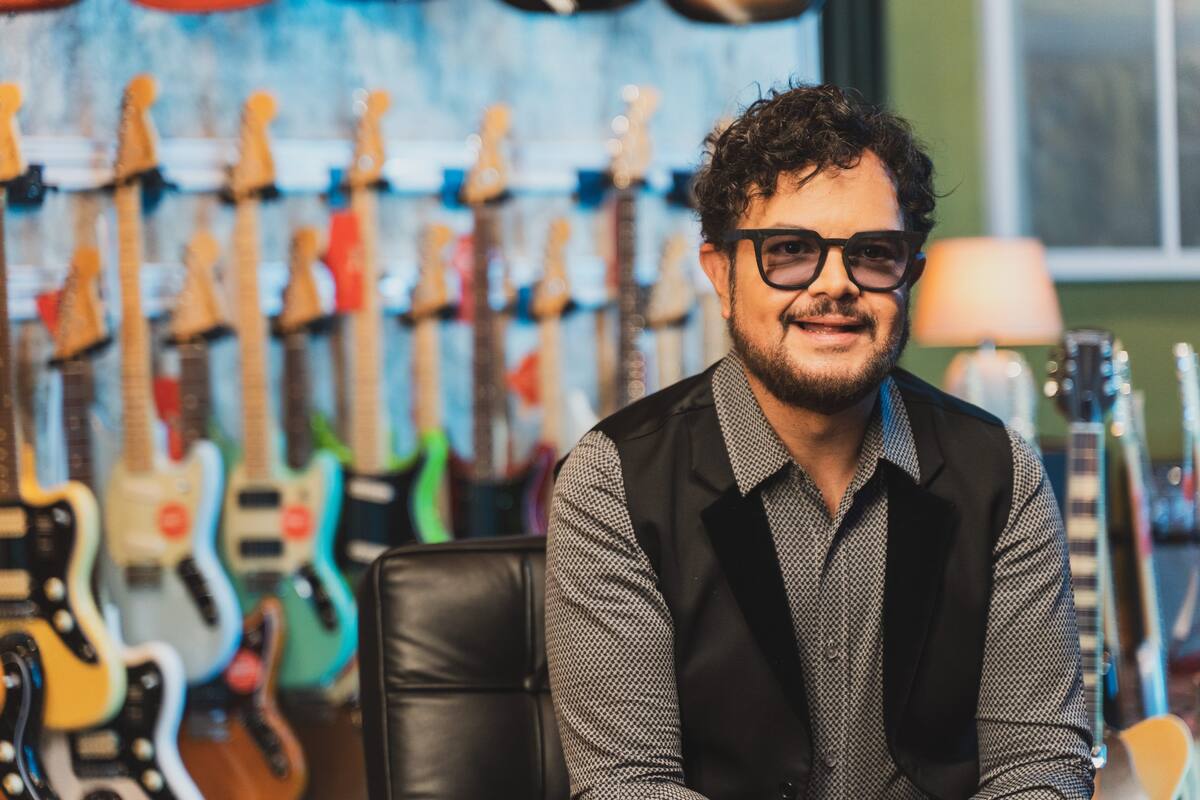 Aleks Syntek celebra 30 años en la música lanzando tres discos