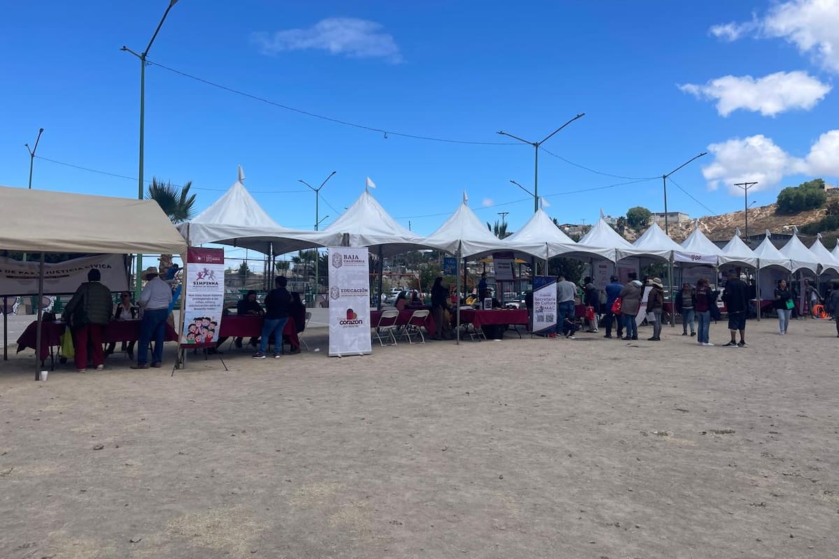Acercan servicios y programas sociales a vecinos del Plan Libertador con Feria por la Paz en Rosarito