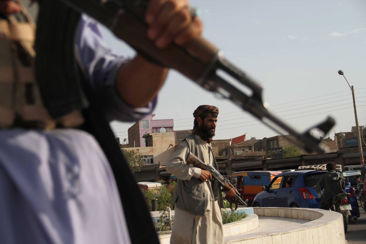 Los talibanes capturan un paso clave con Pakistán