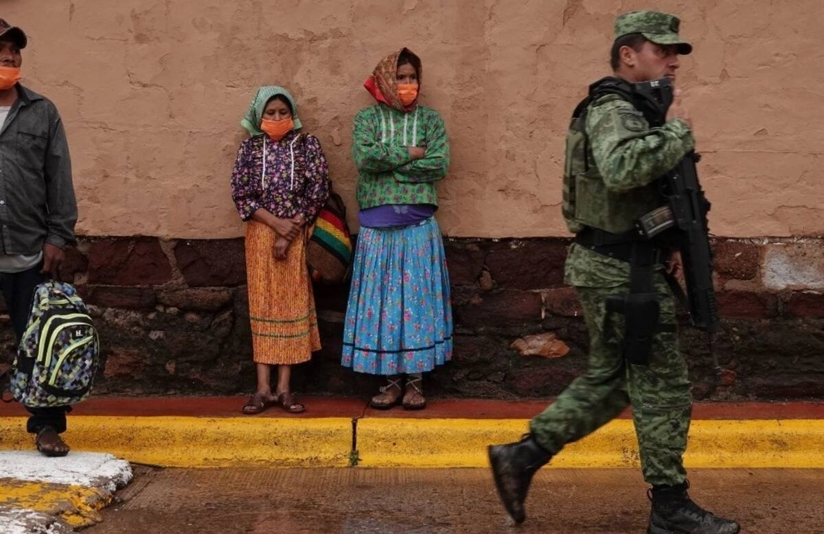 Activistas en defensa de los derechos humanos e indígenas rechazaron el ataque armado contra el sacerdote Lorenzo Medina y la violencia que azota la sierra de Chihuahua. / Cuartoosuro.