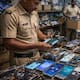 India desmantela fábrica clandestina de Samsung Galaxy falsos: más de 500 celulares incautados, piezas chinas y cuatro detenidos en una operación contra el mercado negro tecnológico