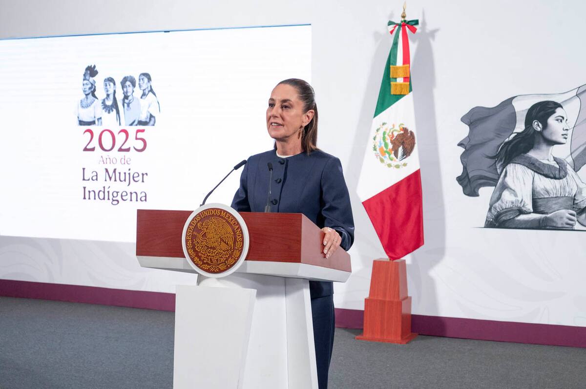 Cuauhtémoc, Ciudad de México. 26 de mayo 2025. La presidenta constitucional de los Estados Unidos Mexicanos, la Doctora Claudia Sheinbaum Pardo en conferencia de prensa matutina en el salón de la Tesorería de Palacio Nacional. Acompañan a la presidenta: Mario Delgado Carrillo, secretario de Educación Pública; Martí Batres Guadarrama, director general del Instituto de Seguridad y Servicios Sociales de los Trabajadores del Estado (ISSSTE); Héctor Santana Suárez, Jefe de la Unidad de Seguros, Pensiones y Seguridad Social; Iván Escalante, Procurador Federal del Consumidor (Profeco); Diana Aurora Correa, subdirectora de Diseño Digital y Medios Sociales en la Unidad de Memoria Histórica; Foto: Saúl López Escorcia/Presidencia