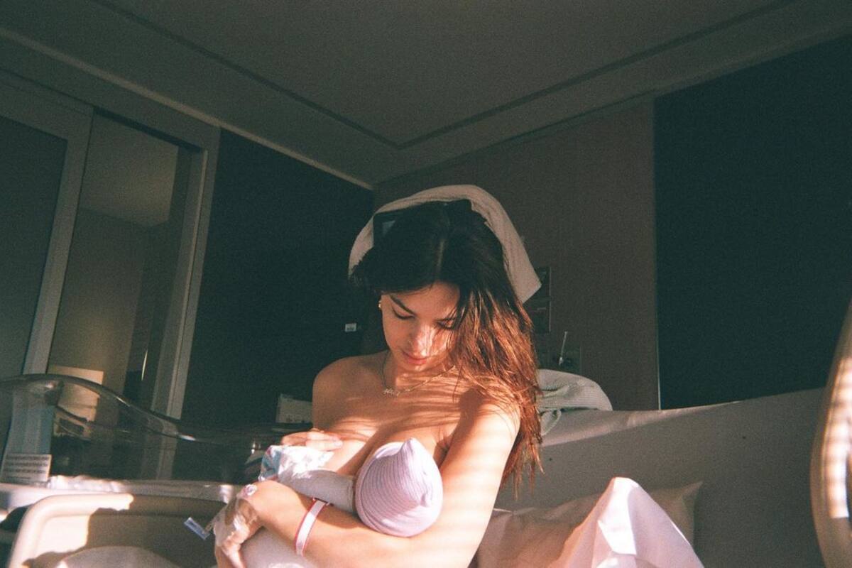 ¡Ya es mamá! Emili Ratajkowski publica foto amamantado a su bebé