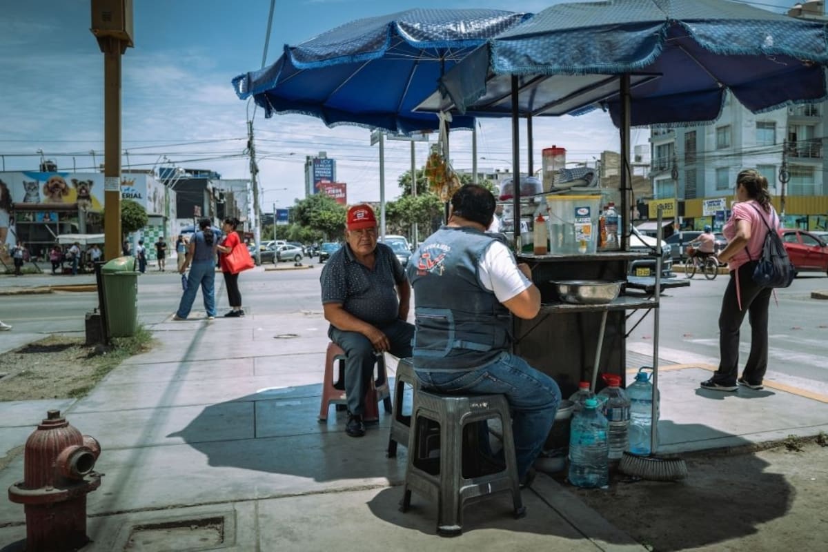 Crece el trabajo sin prestaciones y con jornadas superiores a la Ley en México mientras la informalidad absorbió el 98% de los empleos del segundo trimestre según el Inegi