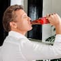La campaña de Coca-Cola con Luis Miguel llega a Cofepris por una denuncia que cuestiona el uso de una celebridad para promocionar un refresco con sellos de advertencia en una publicidad vinculada con la identidad mexicana
