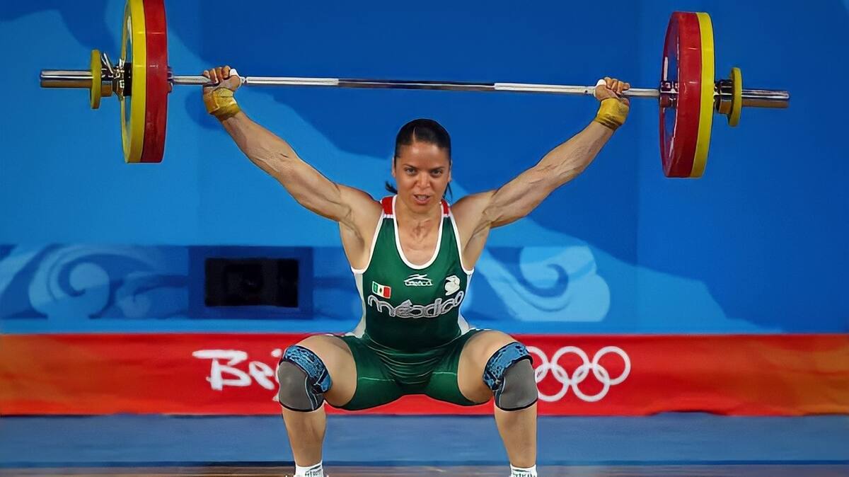 Luz Mercedes Acosta ganó medalla de bronce en halterofilia. / Foto: Especial.