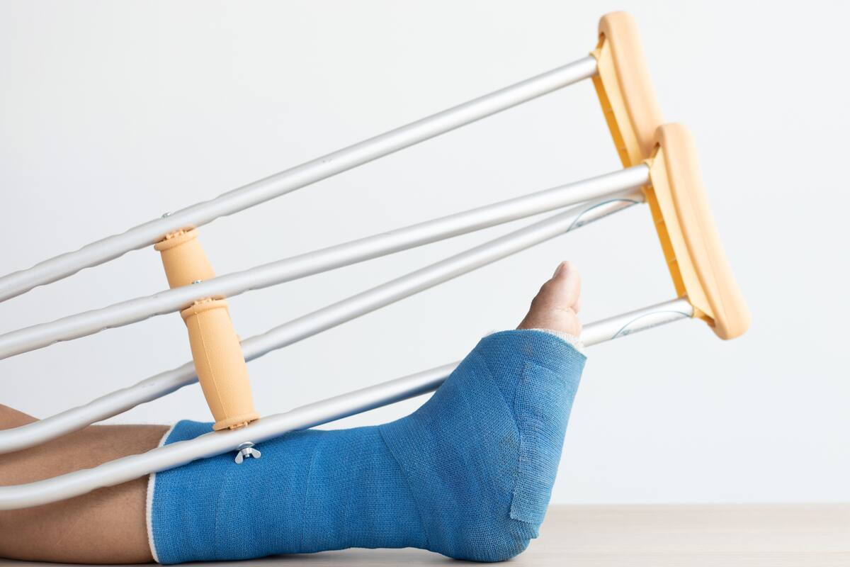 Por qué algunas personas se fracturan más que otras y cómo prevenirlo, según expertos