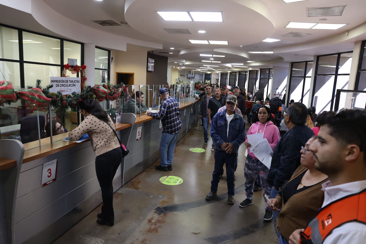 Con el objetivo de brindar facilidades a los contribuyentes para cumplir a tiempo con sus obligaciones fiscales, la Secretaría de Hacienda estatal dio inicio al proceso de revalidación vehicular 2026 con incentivos por pronto pago, los cuales estarán vigentes del 1 de enero al 31 de marzo. FOTO: BANCO DIGITAL