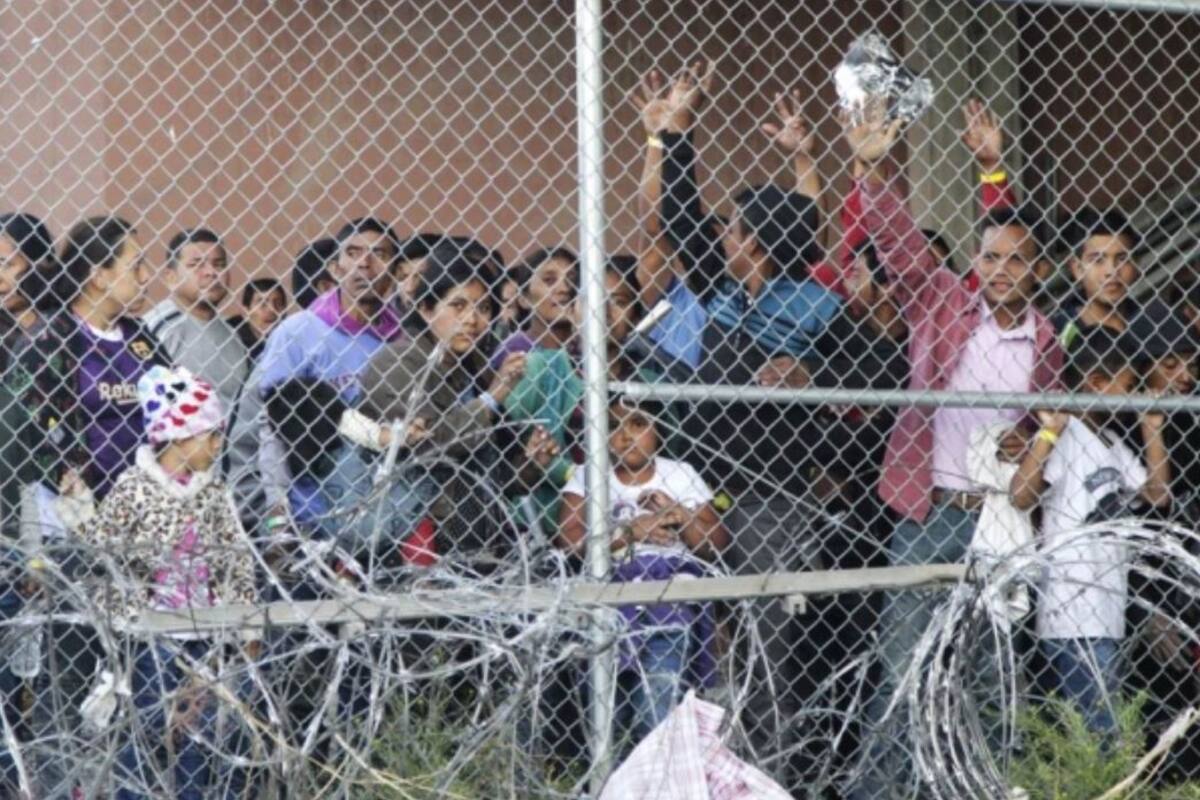 Narran niños migrantes detenciones en condiciones inhumanas