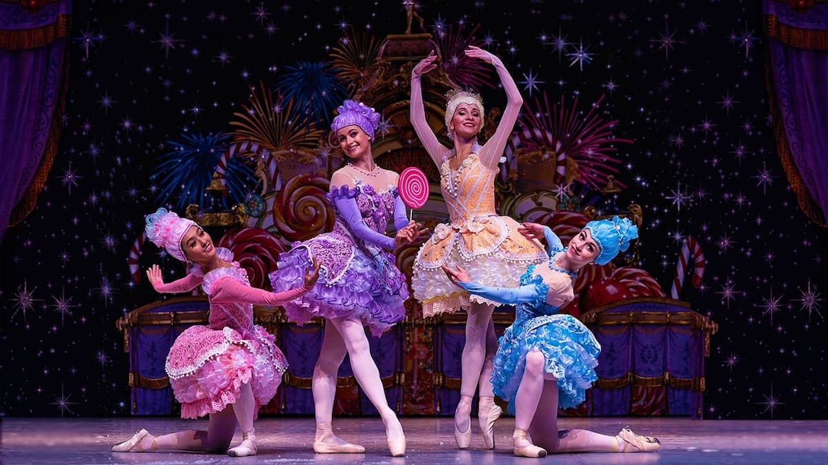 Una producción de nivel de Broadway Con 40 bailarines profesionales, llena de magia festiva. Foto: Cortesía