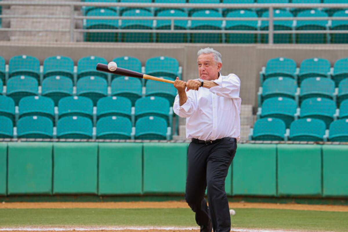 Cuando me lanzan la pelota a veces veo caritas y macaneo más fuerte: AMLO
