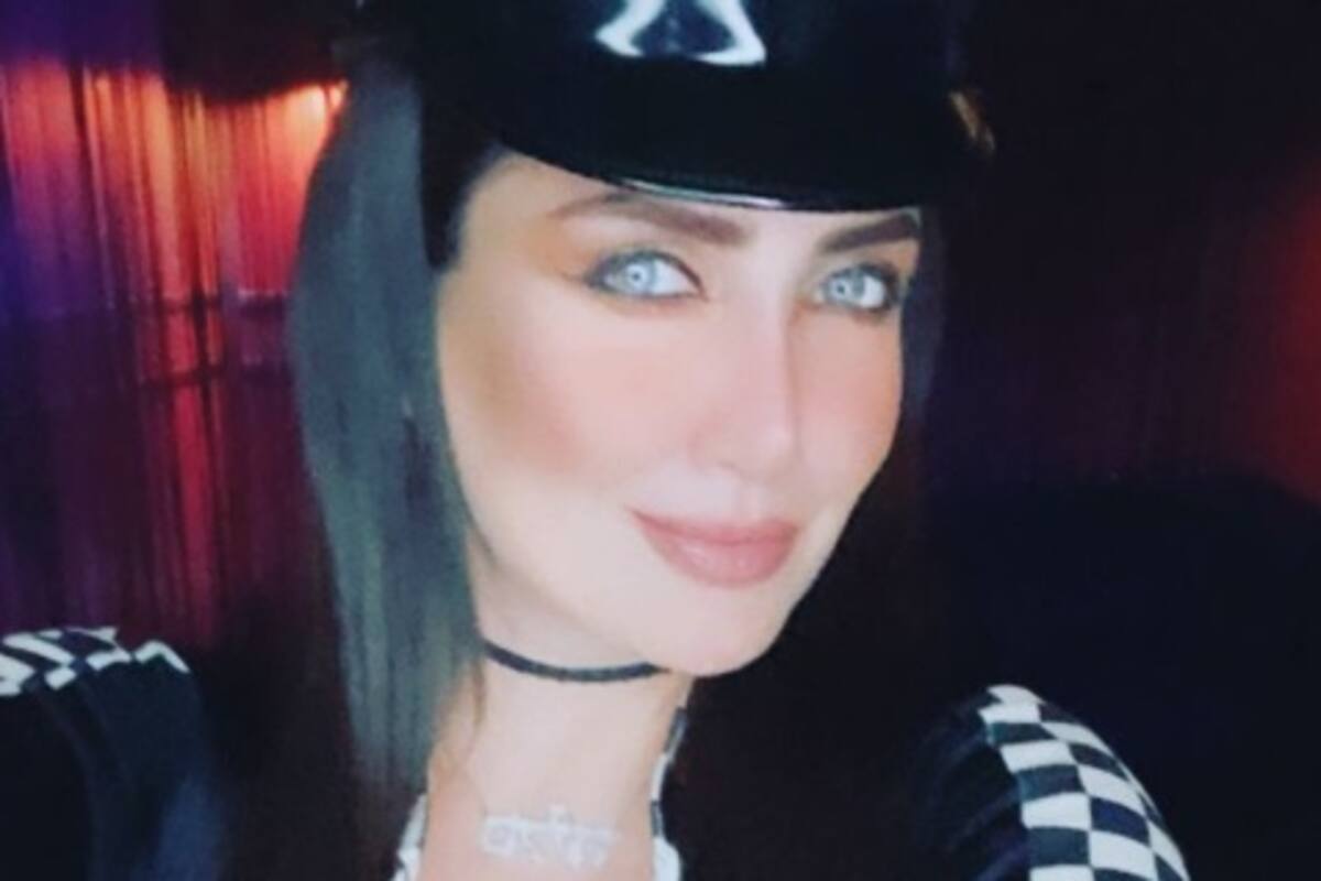 Celia Lora se divierte en la alberca con su sensual tatuadora