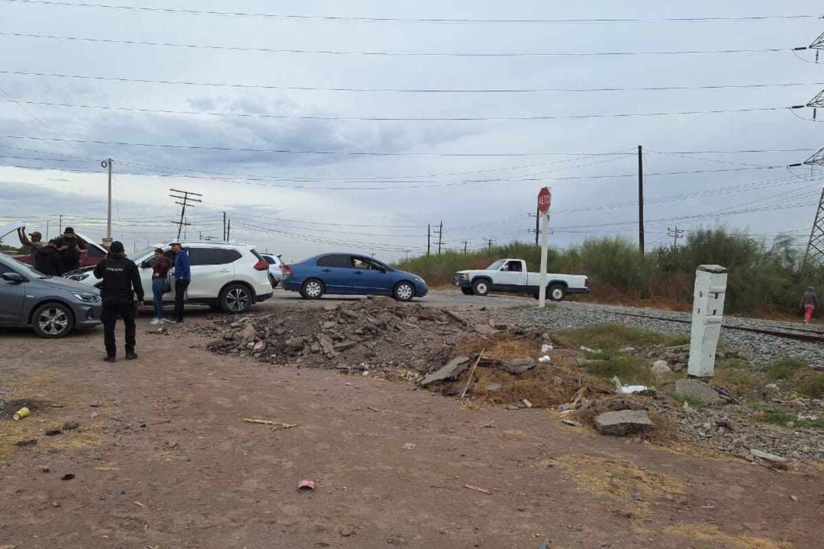 Conductor casi pierde la vida al intentar esquivar un tren