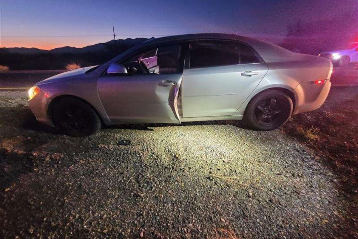 Detienen a persona que transportaba a un inmigrante en la cajuela de su vehículo en Río Rico, Az