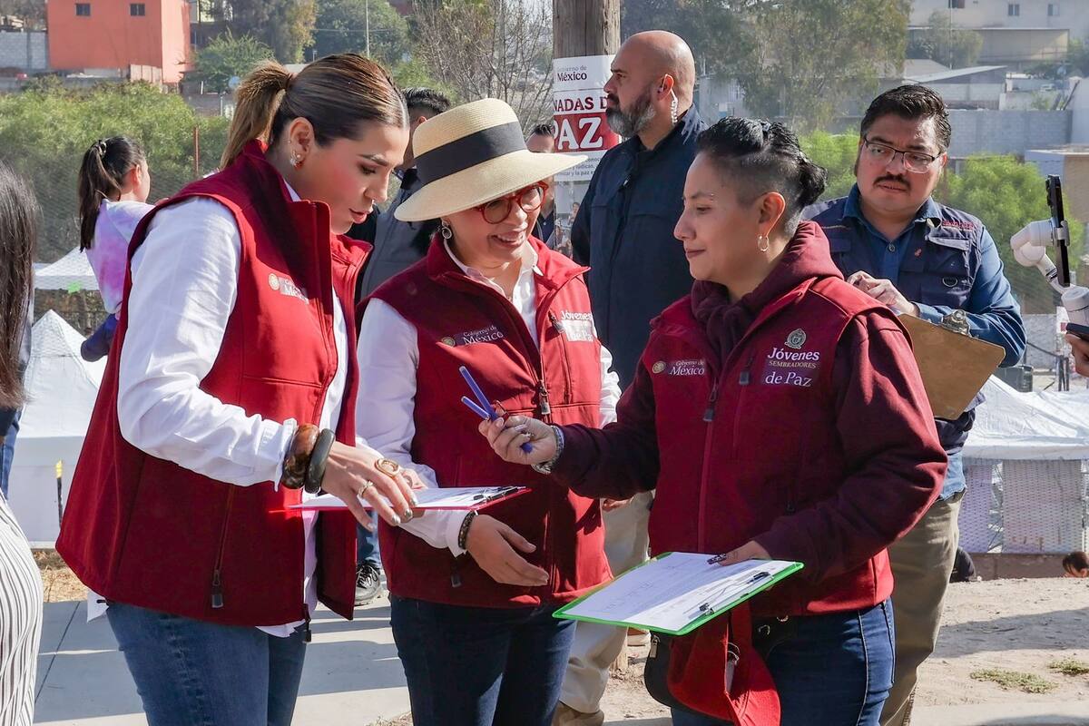 La Jornada de Paz realizada en el Centro Comunitario El Pípila incluyó una feria de servicios con 30 carpas instaladas por distintas dependencias. | Foto: cortesía