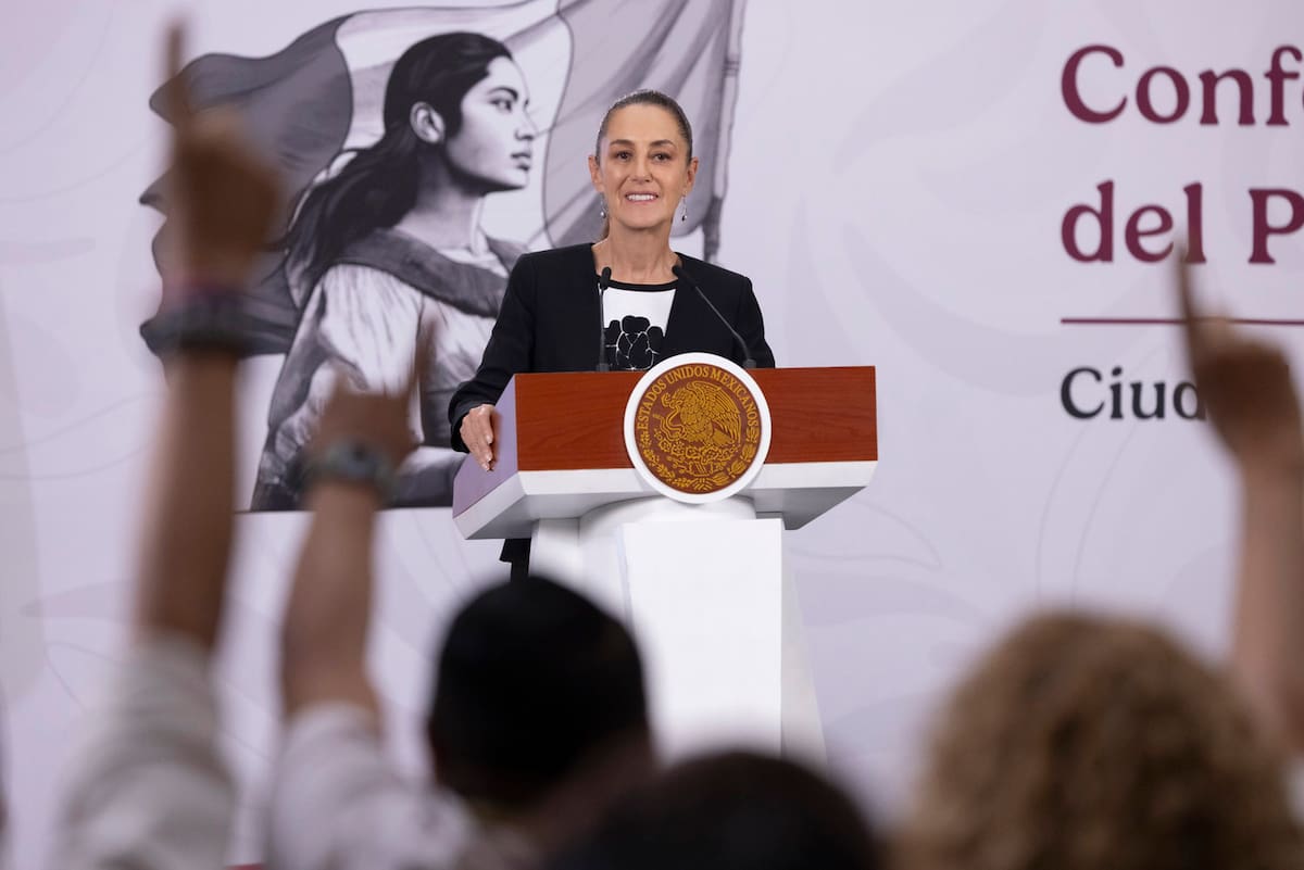 Cuauhtémoc, Ciudad de México, México, 8 de mayo de 2026. La doctora Claudia Sheinbaum Pardo, presidenta Constitucional de los Estados Unidos Mexicanos en Conferencia de prensa matutina “Conferencia del Pueblo” en el Salón Tesorería de Palacio Nacional. | Foto: Carlos Ramos Mamahua / Presidencia