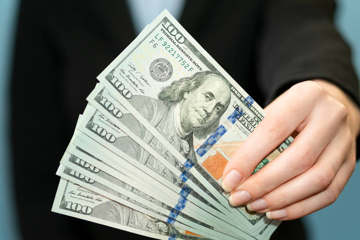 El peso mantiene su avance frente al dólar y así cotiza el tipo de cambio este viernes 20 de diciembre de 2024