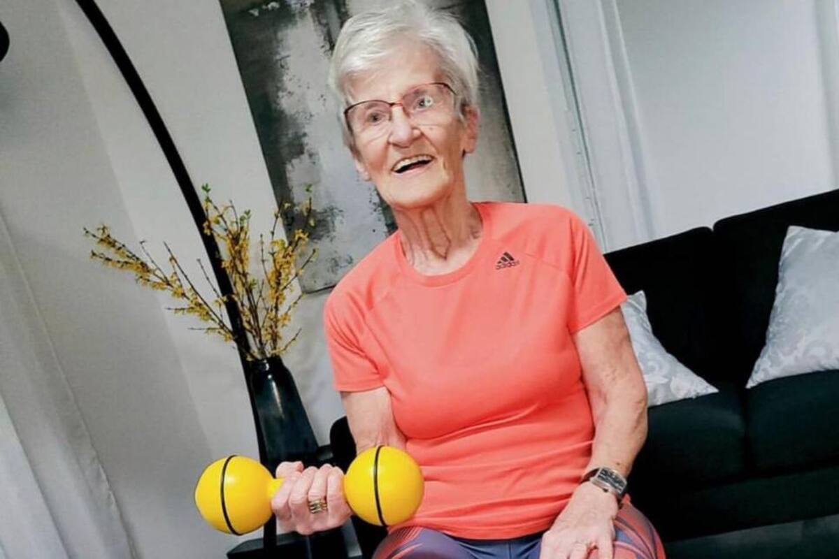 Mujer de 82 años se hace viral en redes sociales por sus rutinas de ejercicio