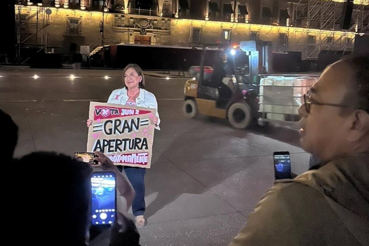 Corren a Xóchitl Gálvez del Zócalo de la Ciudad de México