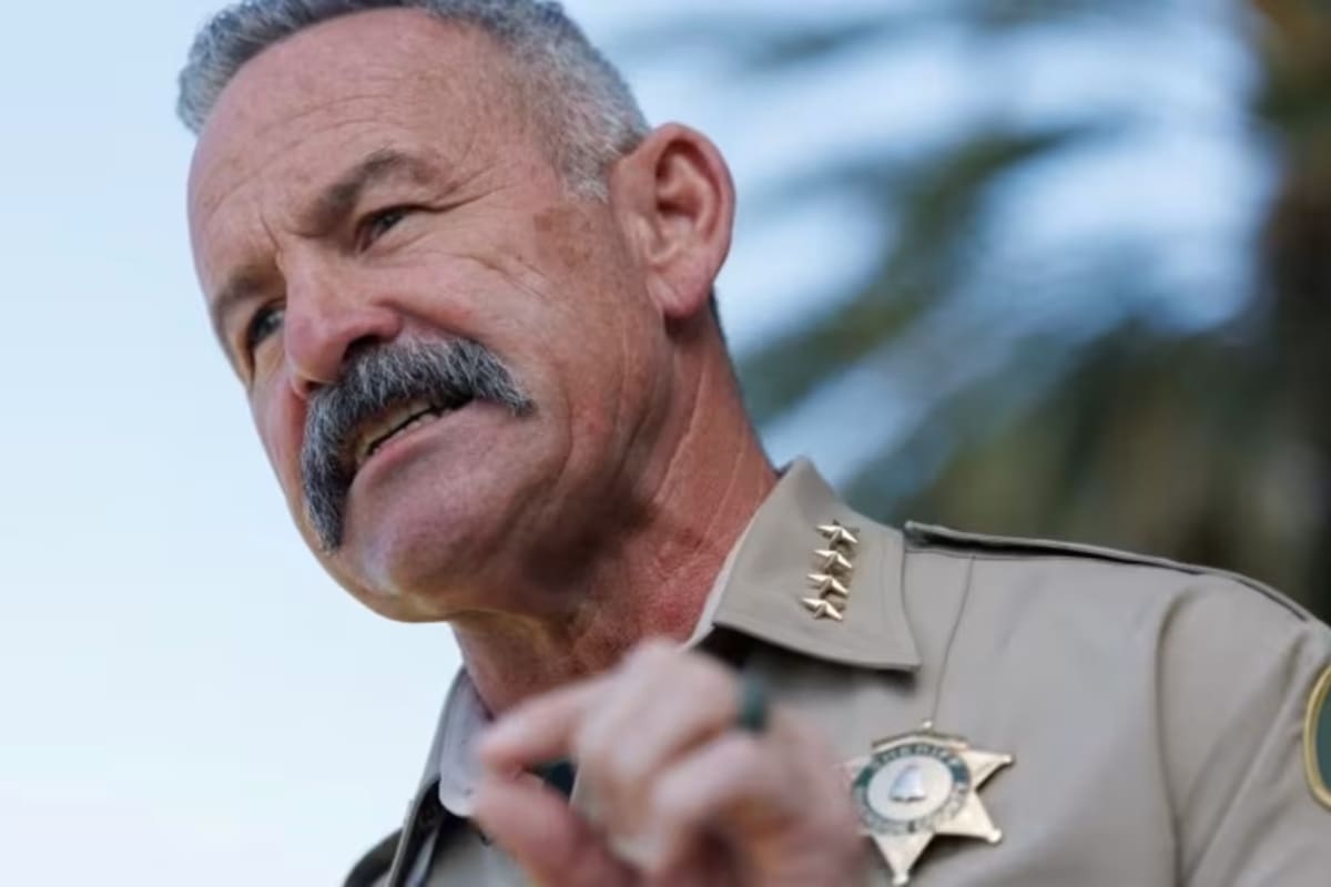 Sheriff de California que se postula para gobernador confiscó más de 500,000 papeletas de 2025 en investigación sobre discrepancias electorales en el condado de Riverside