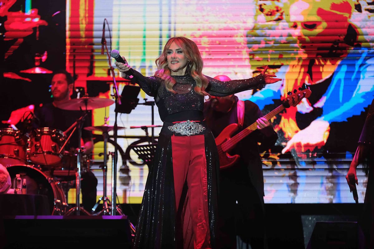 Manoella Torres tomó la batuta y quedó sola en el escenario a la par de sus temas “Que me perdone tu señora”, “Herida de muerte” y “Hoy lloré por ti”.