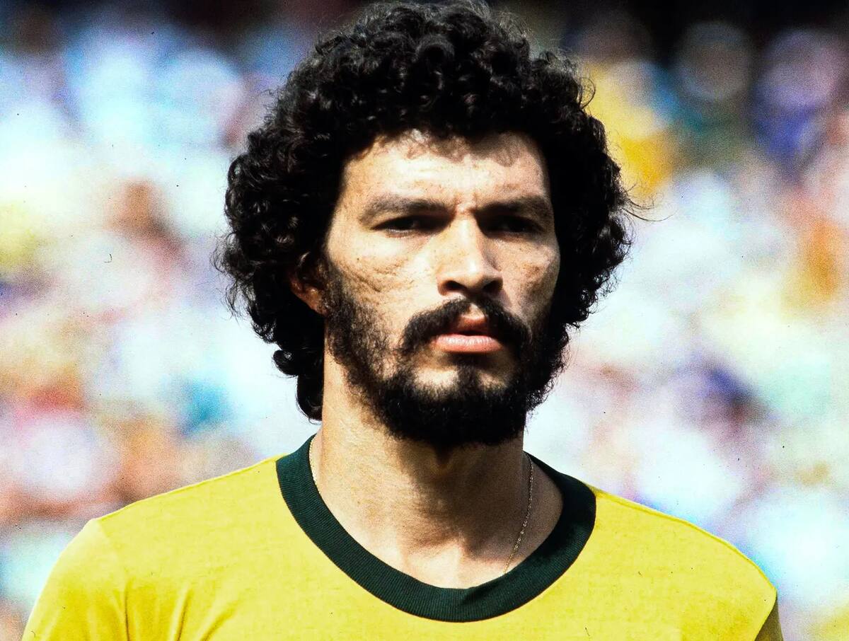 Sócrates, jugador de futbol brasileño.