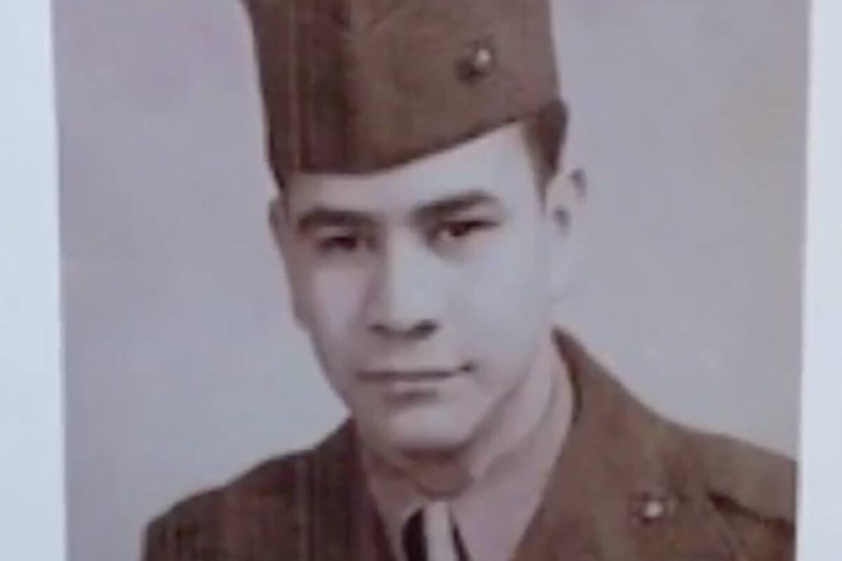 Honran vida de marino hispano con medalla póstuma de Corazón Púrpura