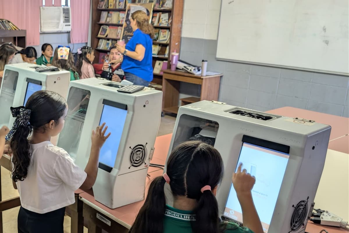 Primaria Migdelina Gil Samaniego elige a su sociedad de alumnos con sistema de urnas electrónicas y apoyo del IEE