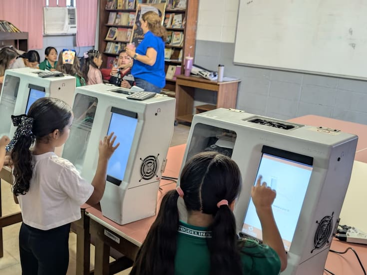 Primaria Migdelina Gil Samaniego elige a su sociedad de alumnos con sistema de urnas electrónicas y apoyo del IEE