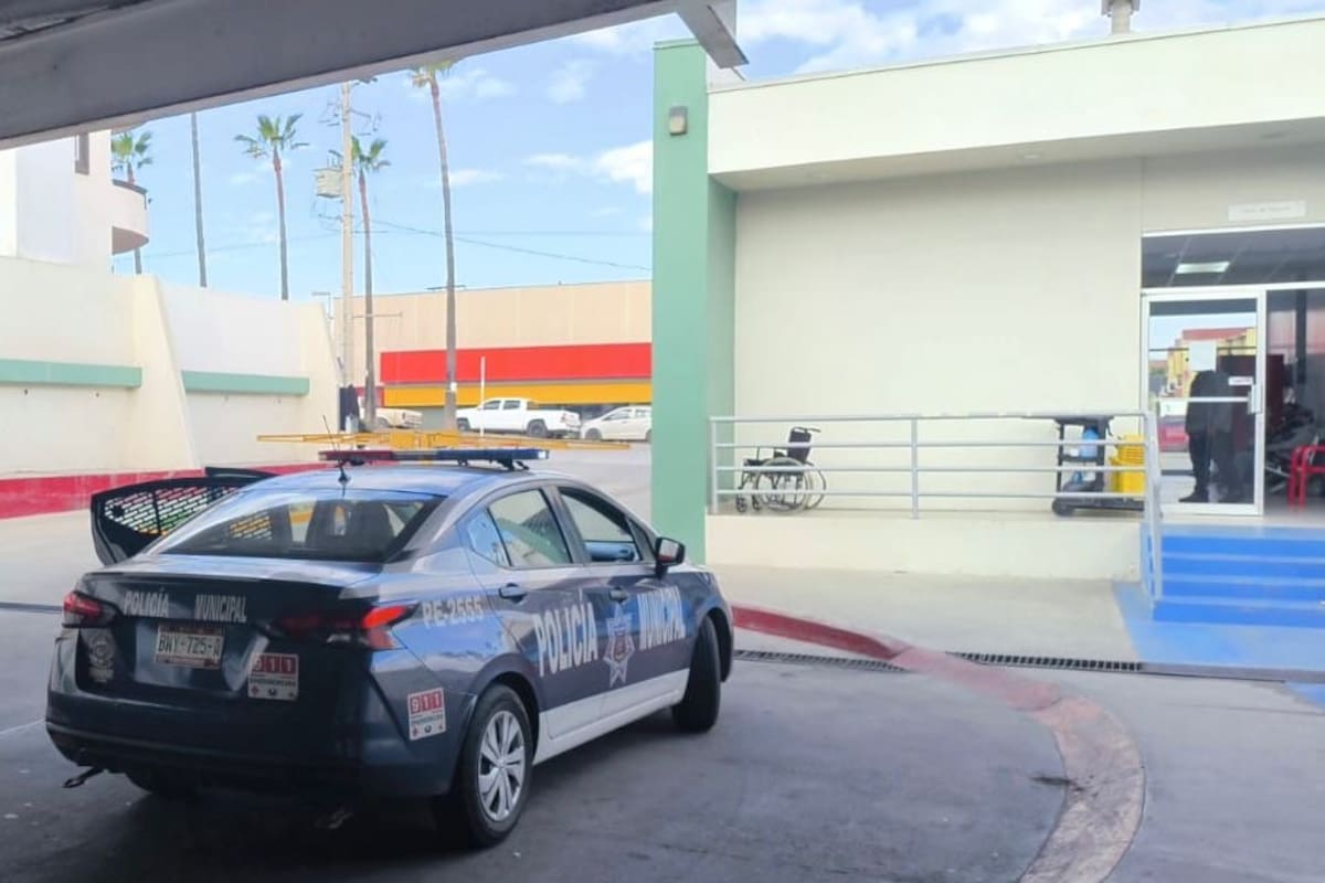 Policía auxilia y traslada a mujer en labor de parto a hospital en Ensenada