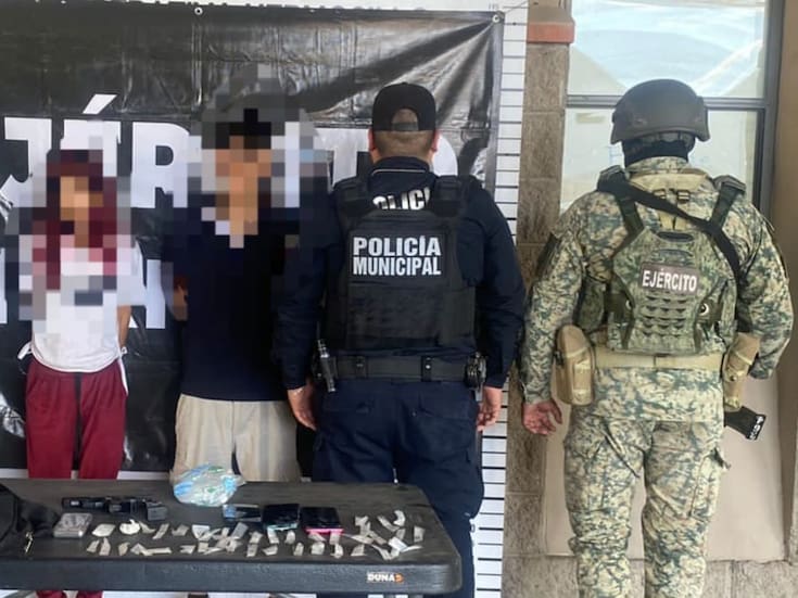 Detienen con arma de fuego y narcóticos a dos jóvenes