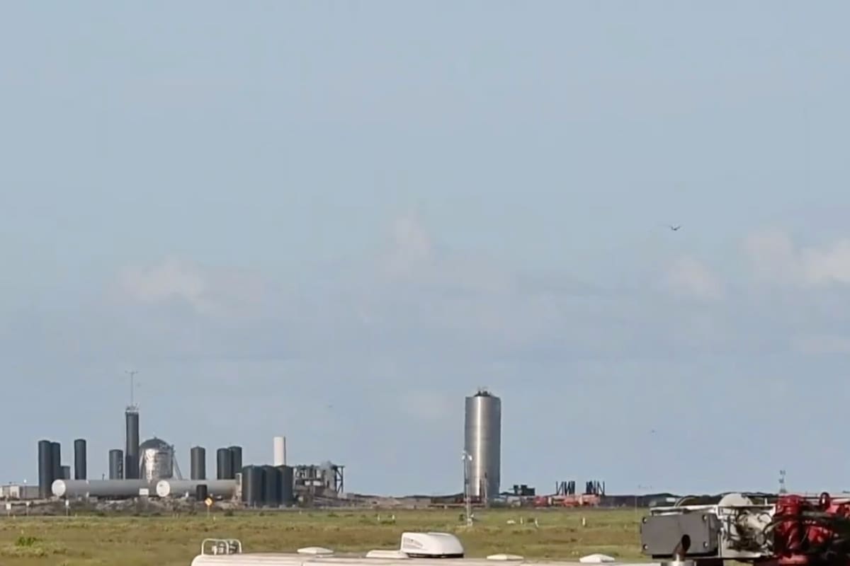 SpaceX vuela con éxito su prototipo de nave espacial