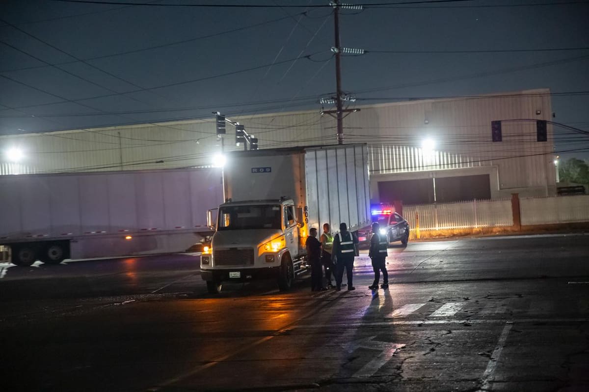 El motociclista fue trasladado de urgencia a un hospital cercano. Foto: Border Zoom
