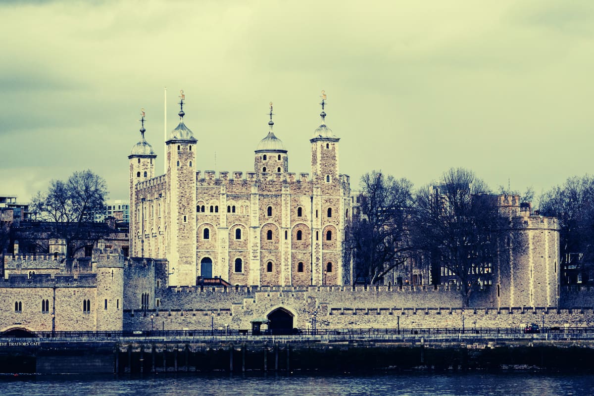Hallazgos en la Torre de Londres revelan secretos funerarios y arquitectónicos de siglos pasados