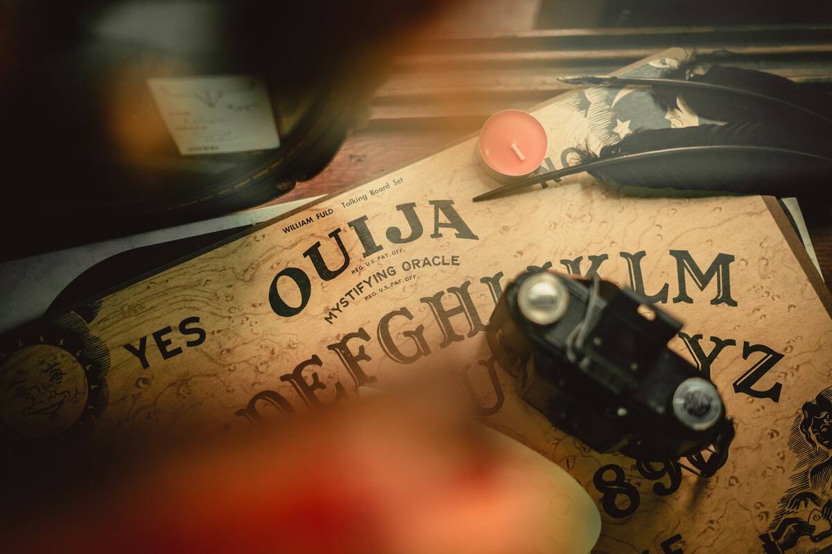 Niños juegan a la Ouija en la escuela y sufren crisis colectiva; se desmayan y requieren paramédicos