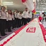 Casa Ley celebra 72 años con pastel de 12 metros para sus clientes