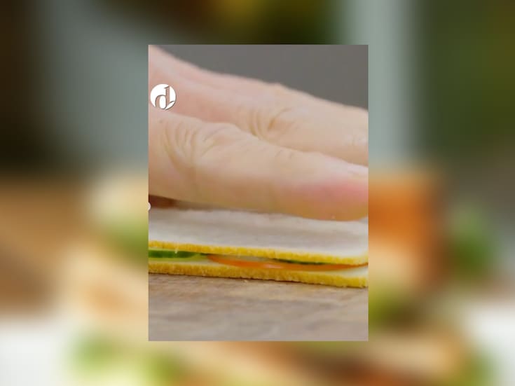 “Se queda con hambre, pero hace historia”: Hombre rompe el récord del sándwich más delgado del mundo