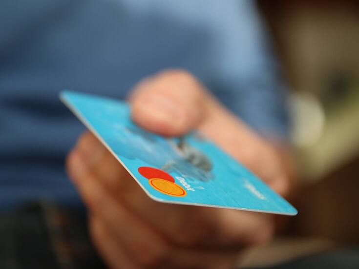 Piden evitar endeudarse con tarjetas en enero